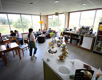 Hungry Gull Cafe is located in Staffin Community Hall serving food and drink