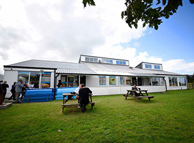 Talla Stafainn Staffin Community Hall features an outside seating area